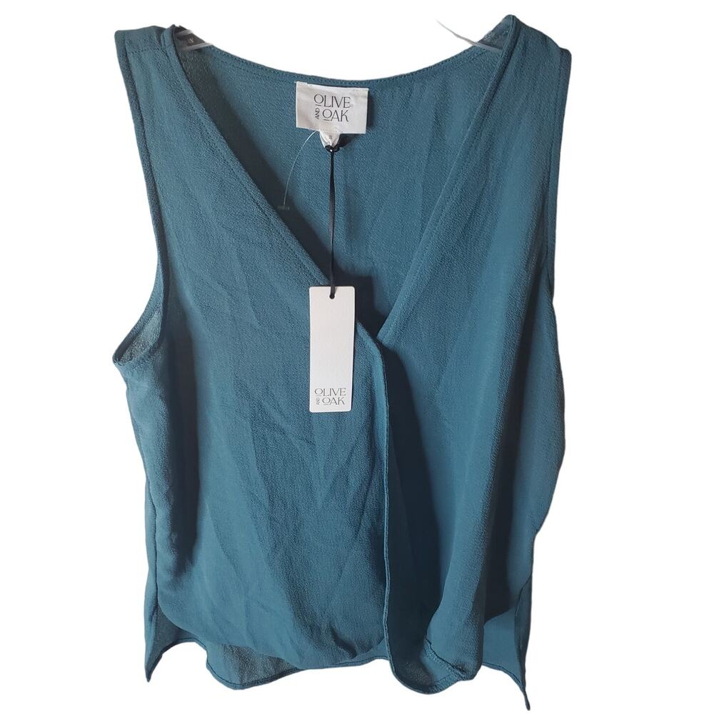 Olive and Oak True Teal V-Neck Crepe Sleeveless Blouse, NWT, Small